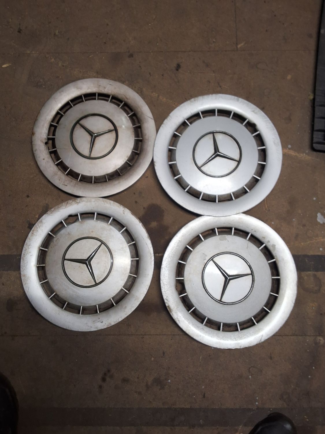 4 enjoliveur w126 280se 