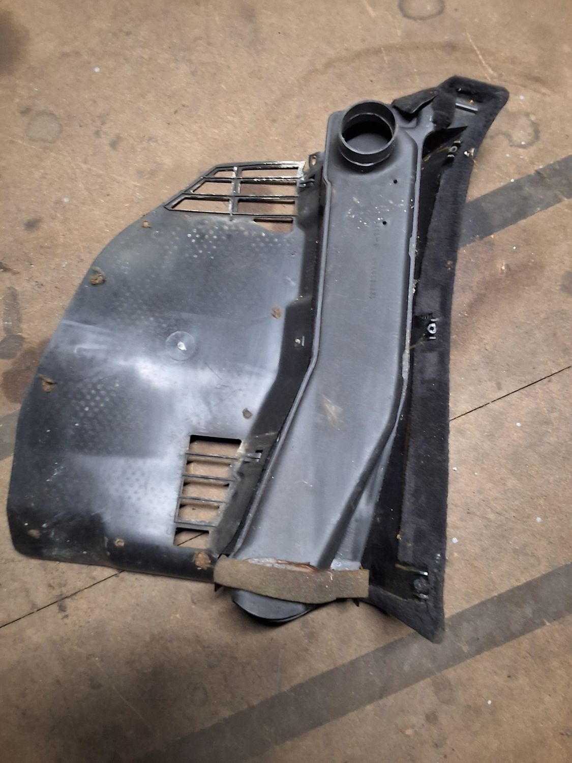 Couvercle de sous tableau de bord droit w126 280se 