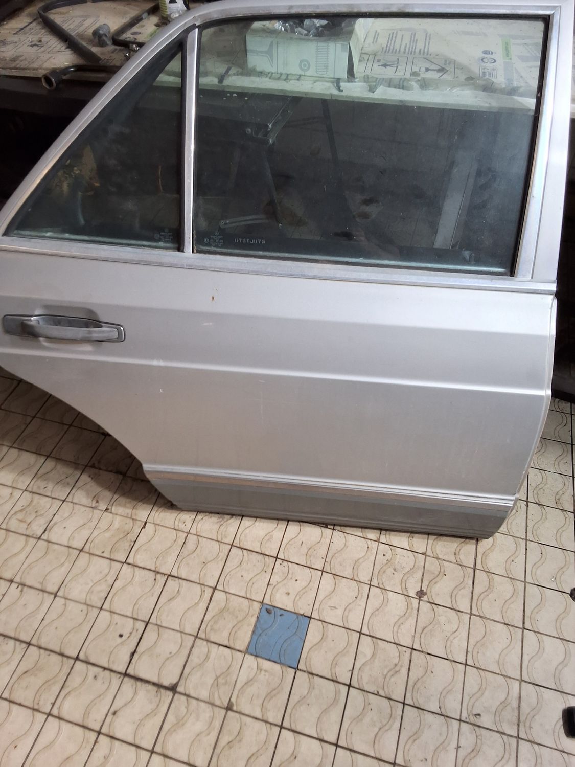 Porte arrière droit w126 280se 