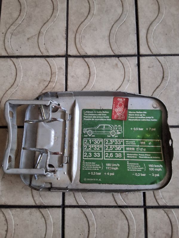 Trappe à essence w126