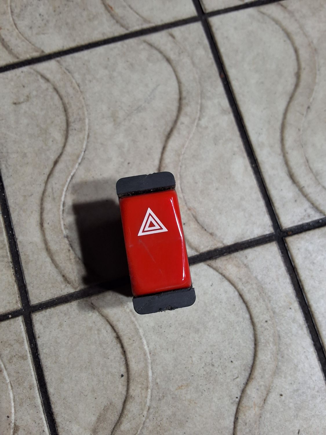 Interrupteur de feux détresse 