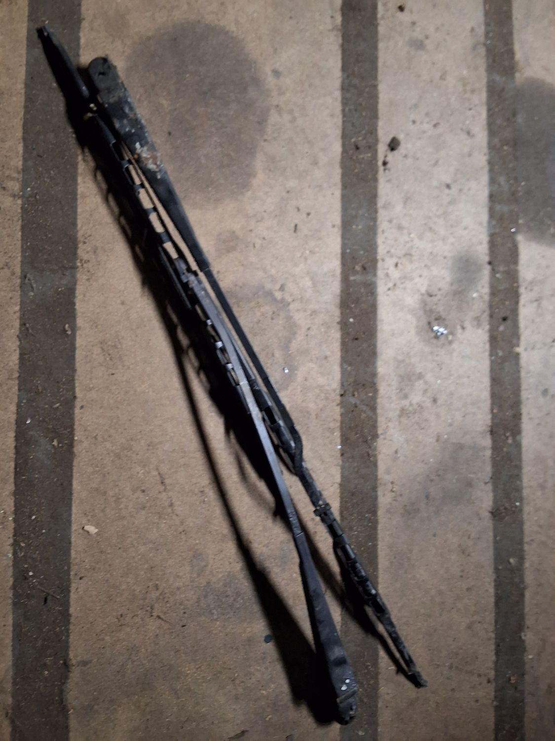 Bras d essuie glace w126 (droit et gauche)