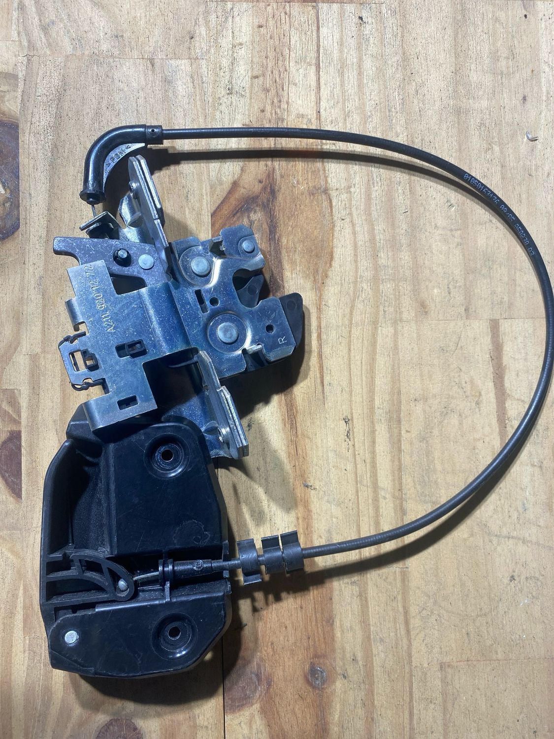 Serrure de siège arrière droit A2119201272 n’2