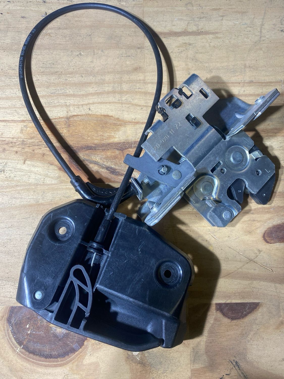 Serrure de siège arrière gauche A2119201172 n’2