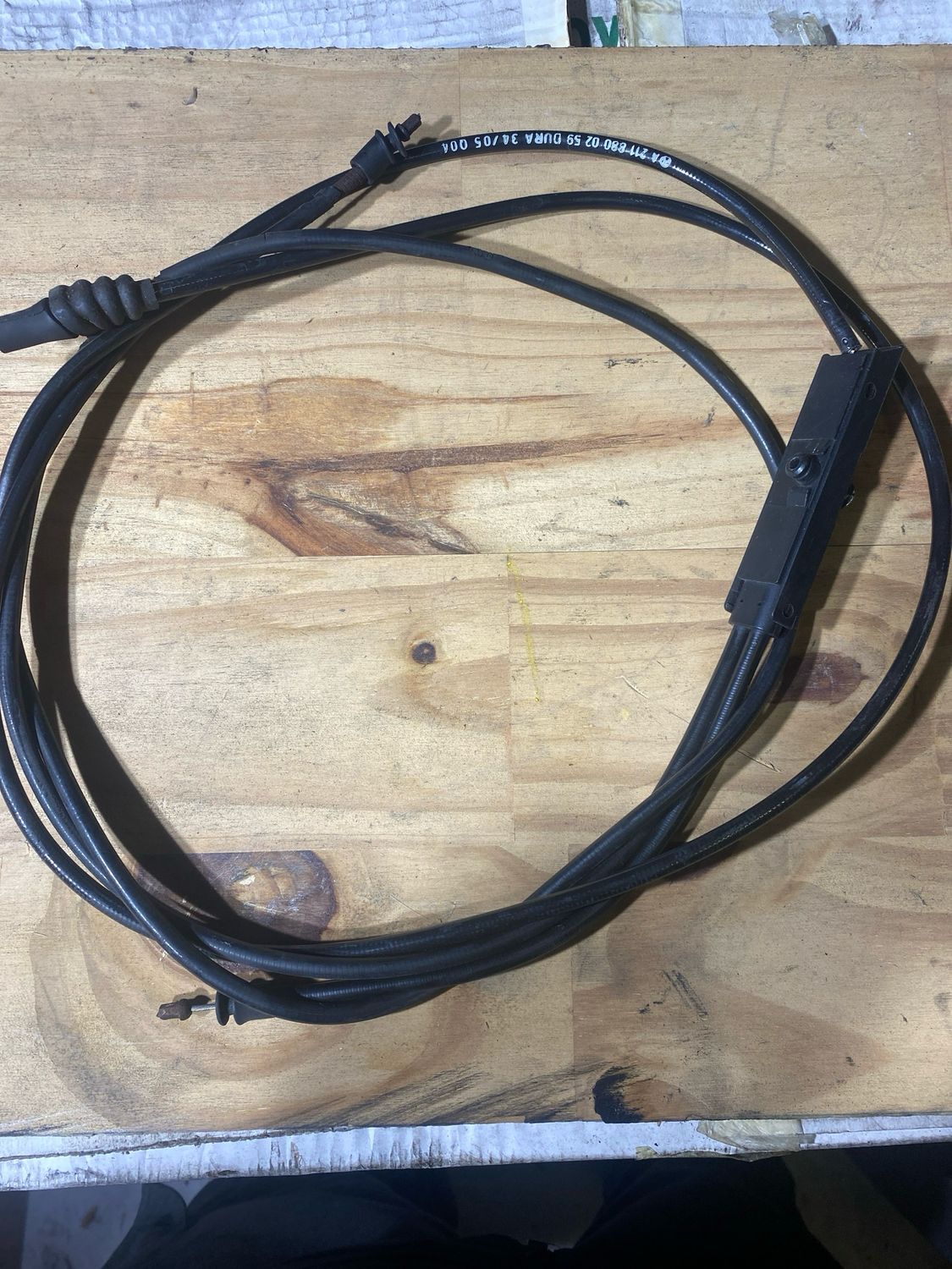 Câble de capot A2118800259 n’2