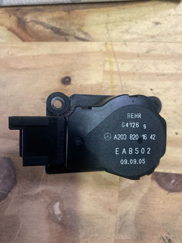 Servomoteur de chauffage w211 (A2038201642) n’4