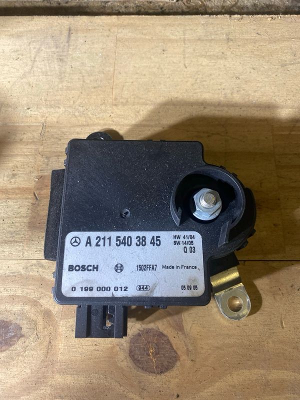 Module de contrôle de batterie A2115403845 (W211 n’8 )