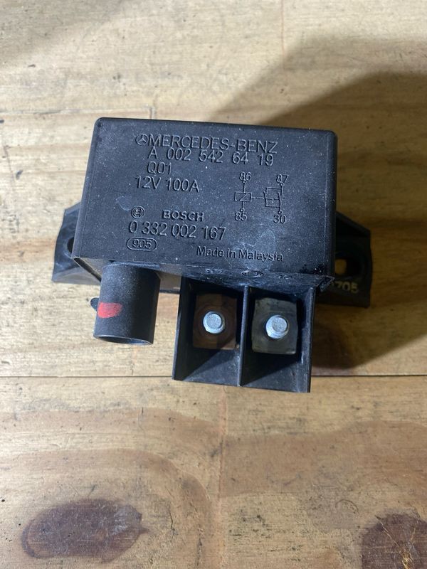 Relais /module de batterie W211 -A0025426419  -N’8