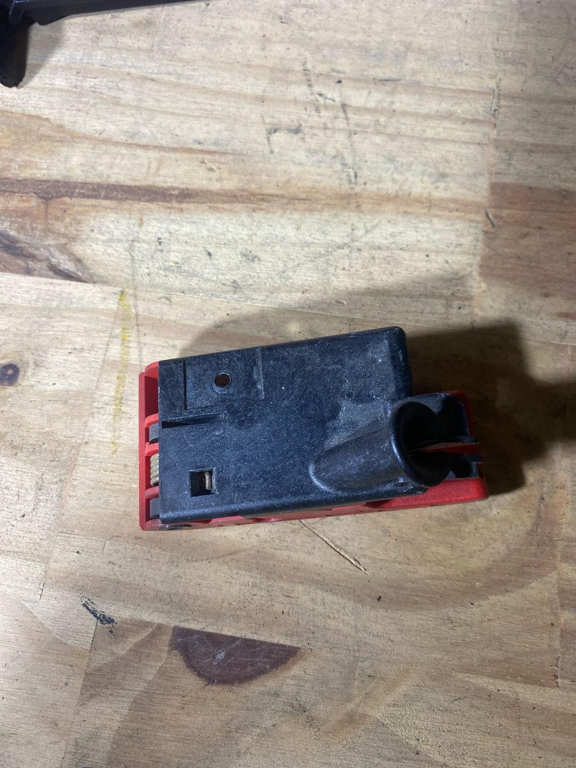 Poignée de ouverture de capot w211 -n’11