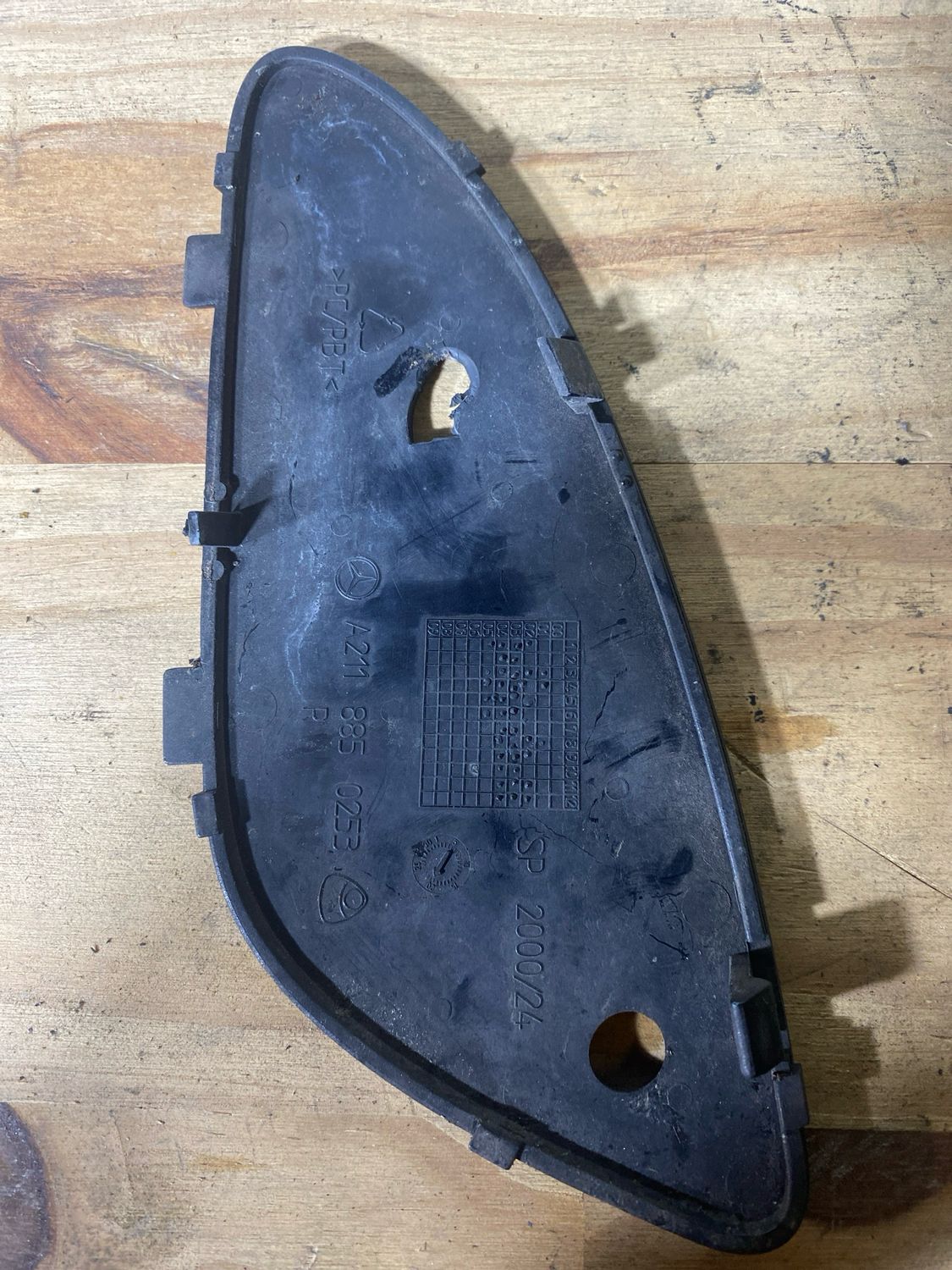 Cache de pare choc avant droit A2118850253-n’12