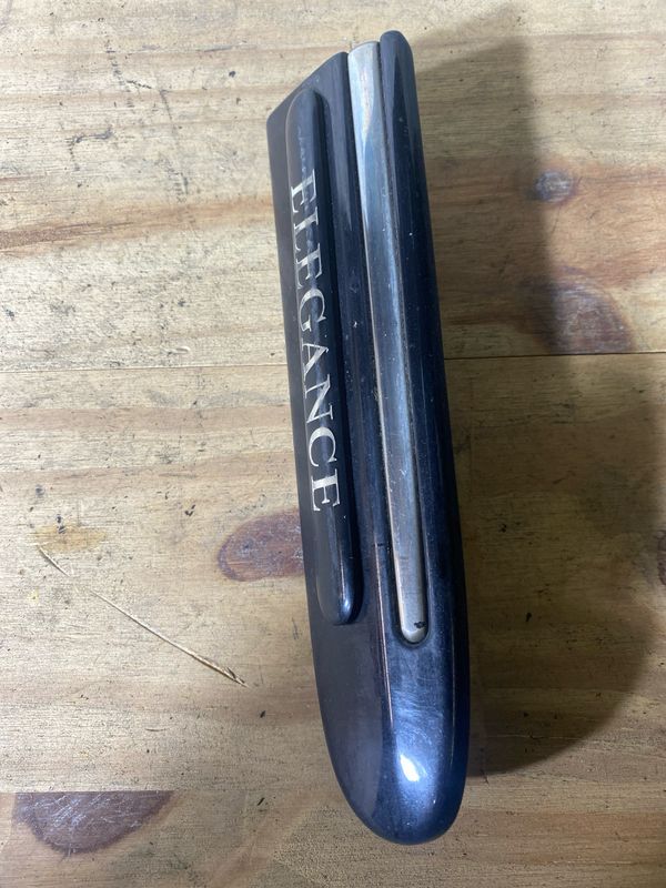 Baguette de aile avant droite w211 noir -n’12