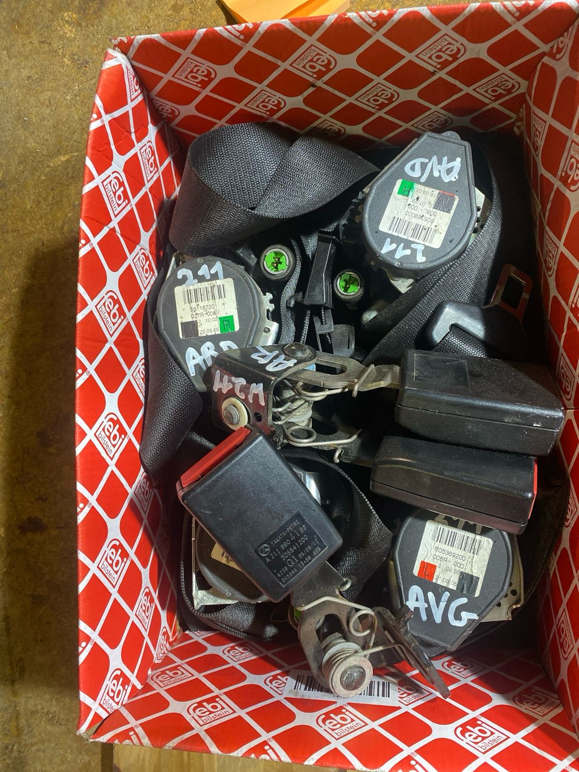 Ceinture avant gauche w211 (2118600186)-n’18