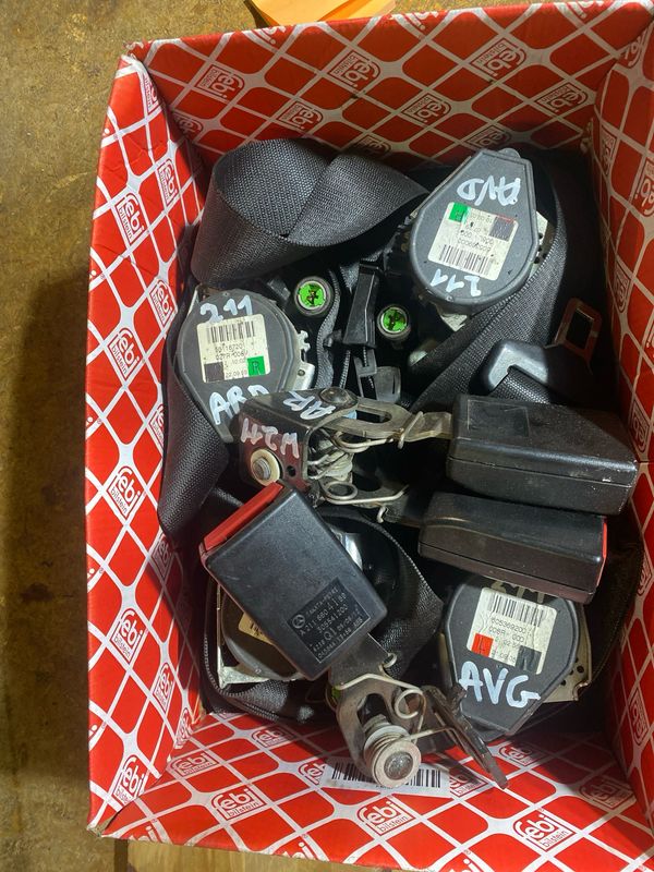 Ceinture avant gauche w211 (2118600186)-n’18