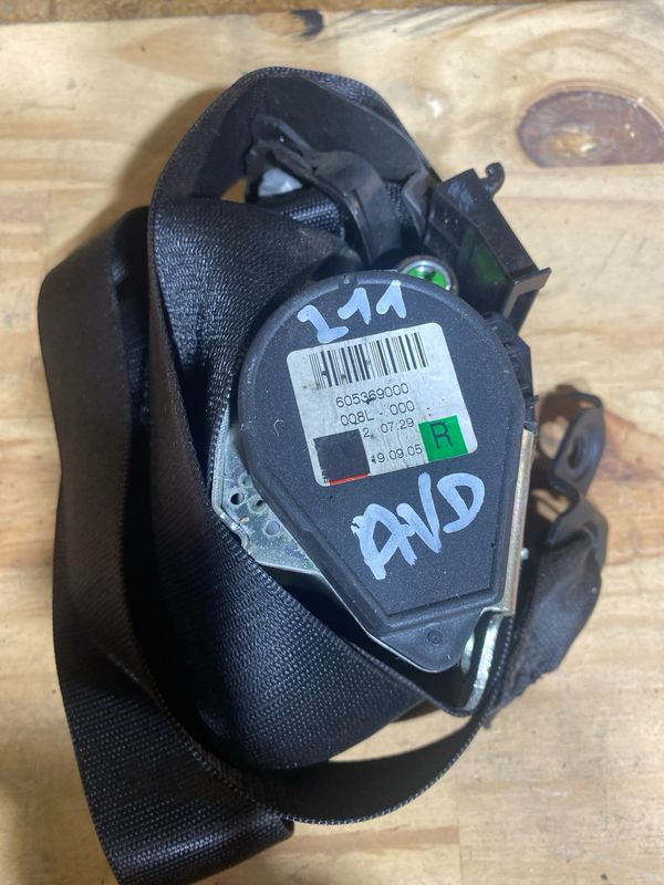 Ceinture avant droit w211 (2118600286) n’18