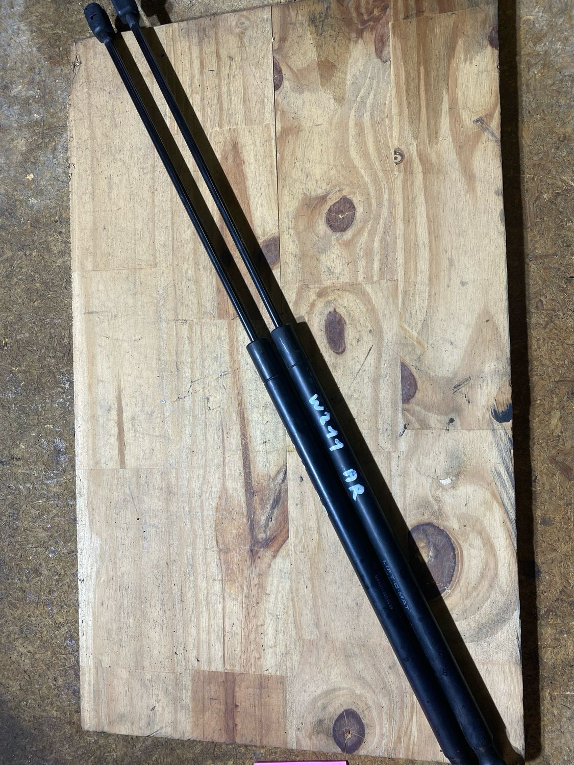 Verin de coffre arrière w2118800029 -n’13