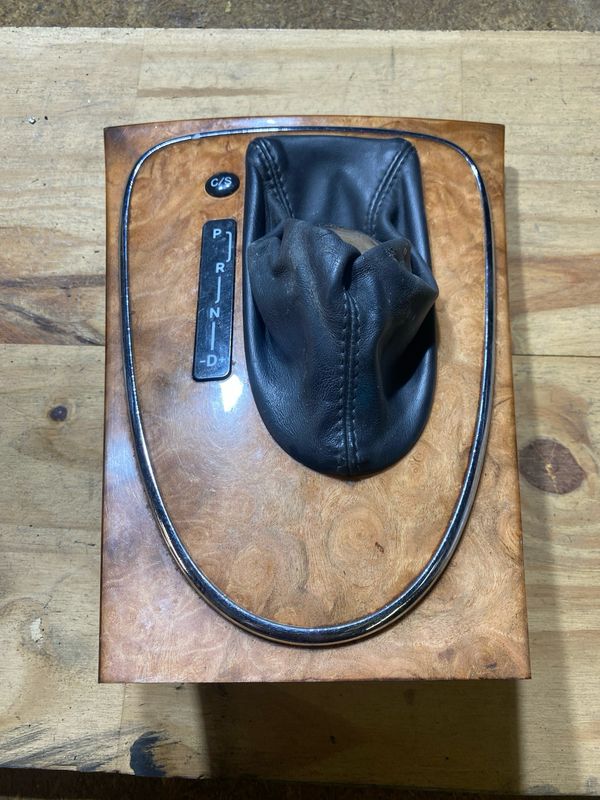 Contour de levier vitesse élégance w211 (A2116802336)n’20