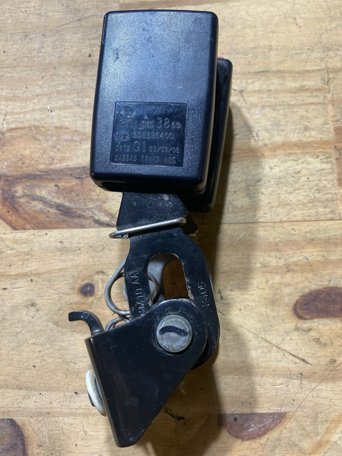 Boucle de ceinture centrale w211 (A2118603869)n’18