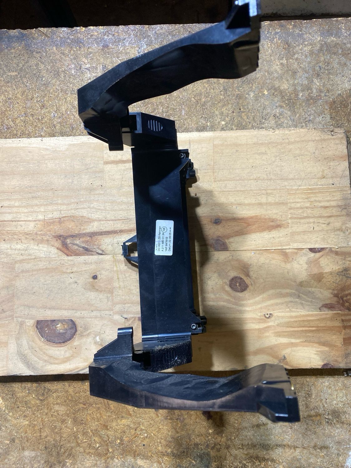 Cadre de radio w211 (A2116800134) N’20