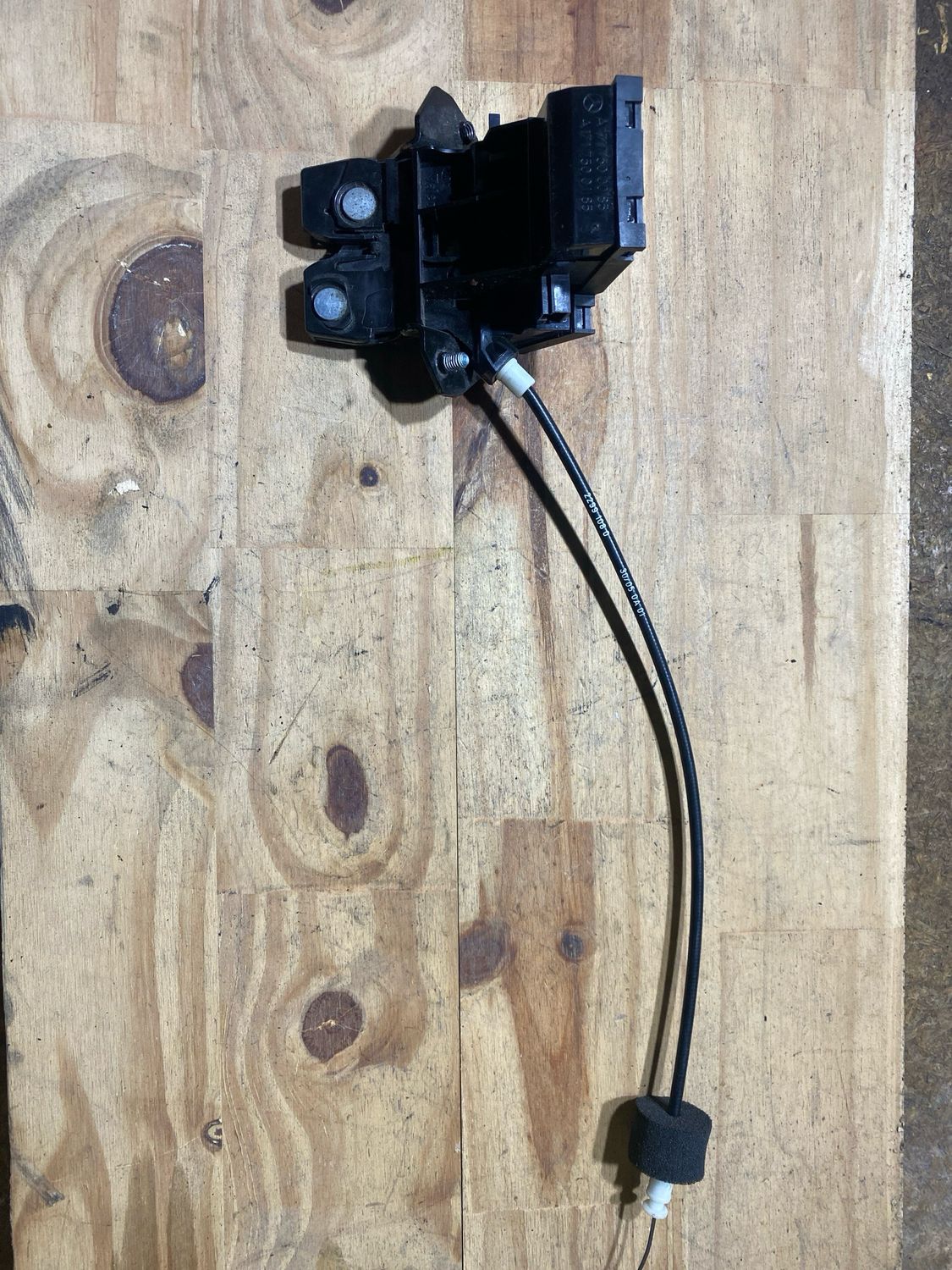 Serrure de coffre w211-(A1717500085–A1717500185)-N’16