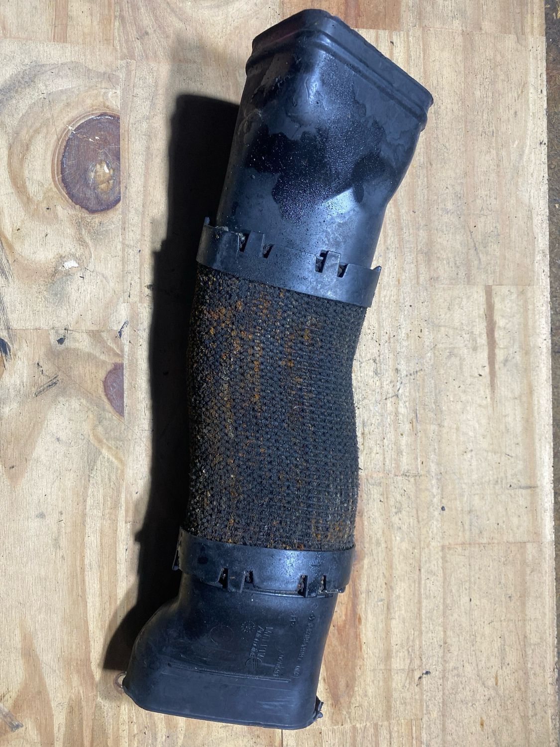 Conduite d air gauche(642) A6420944997-N’22