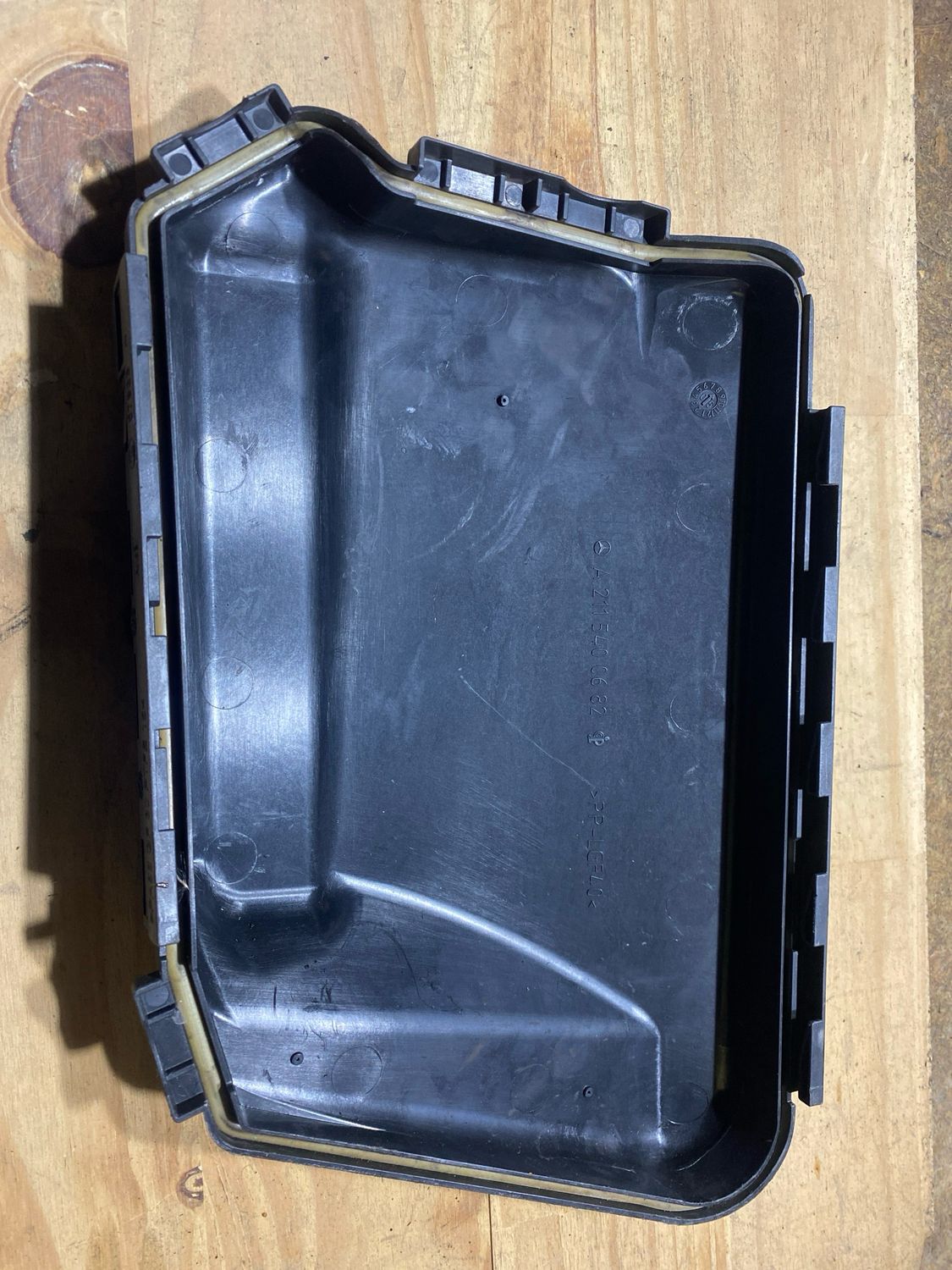 Couvercle de boîte fusible w211 -(A2115400682)-N’16