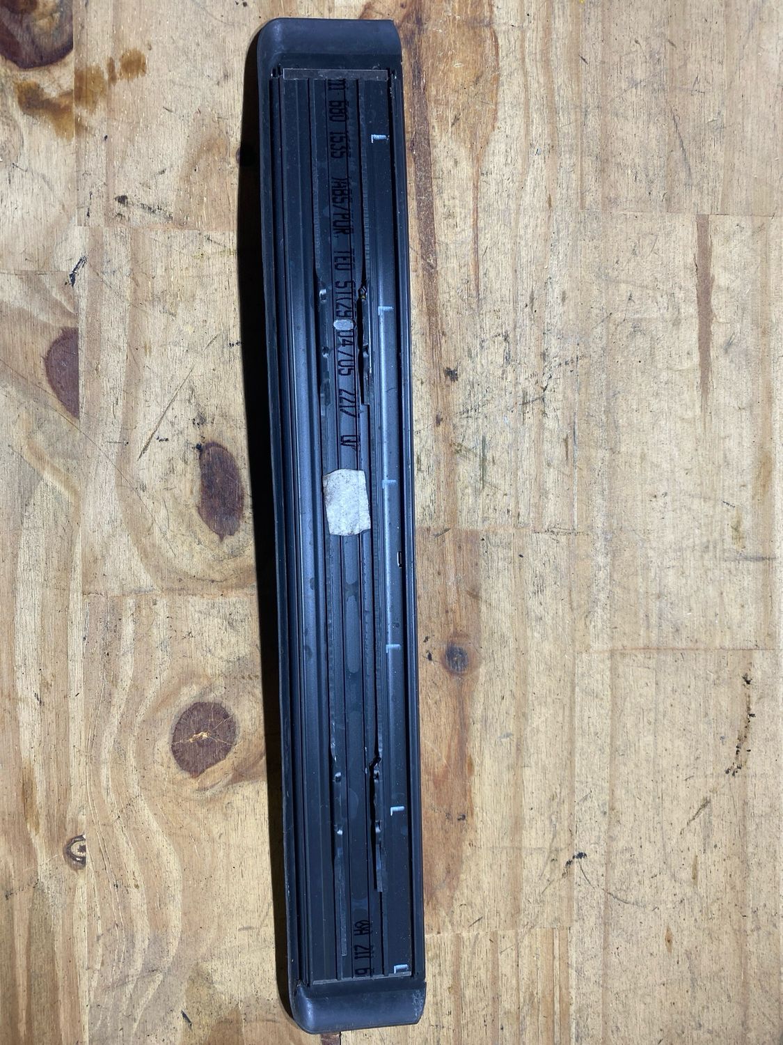 Seuil de porte arrière gauche w211–(A2116801535)N’23