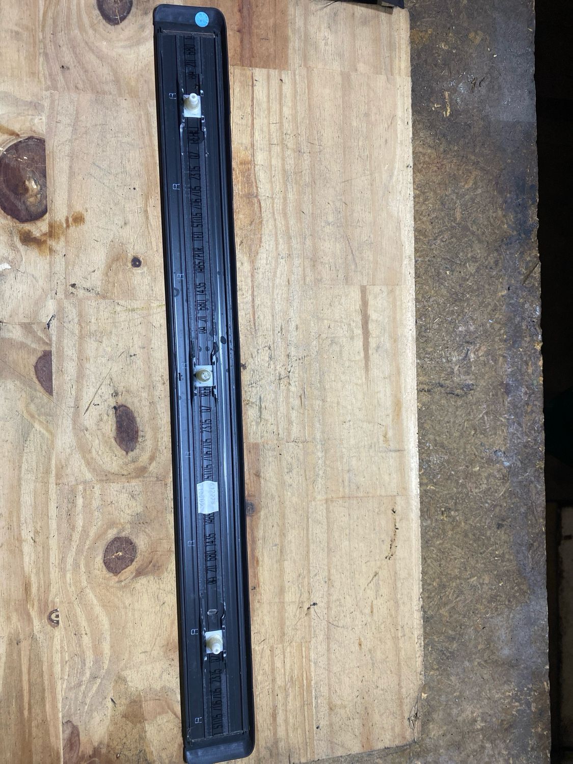 Seuil de porte avant droite w211 —(A2116801435)N’23