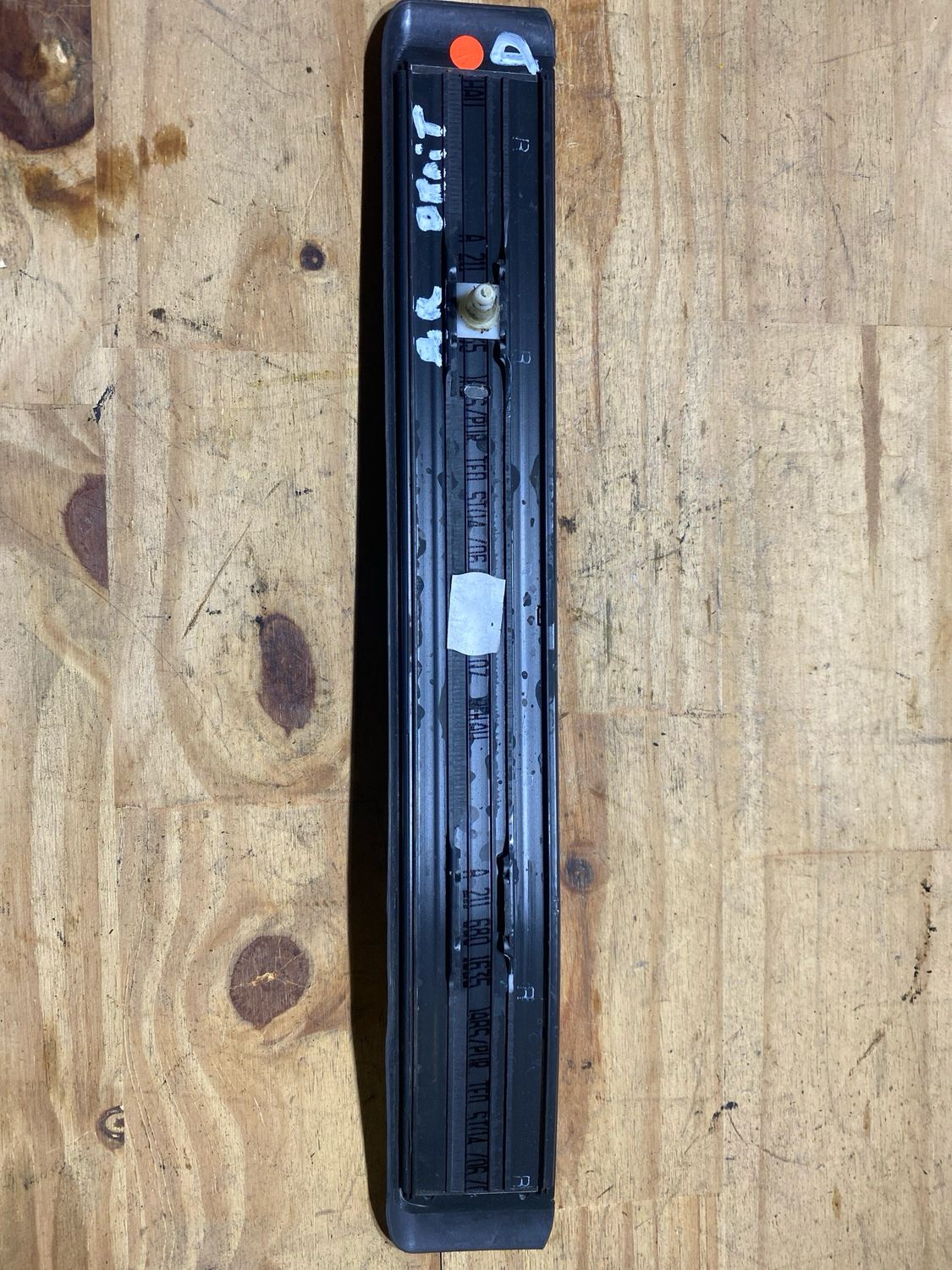 Seuil de porte arrière droit w211–(A2116801635)N’23