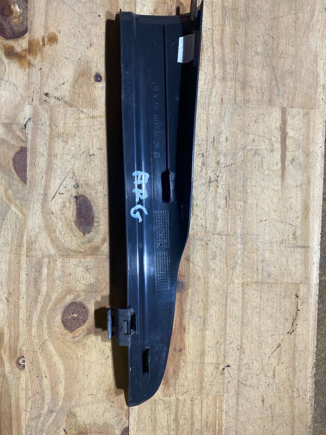 Garniture de marche pieds arrière gauche w211–(A2116800635)N’23