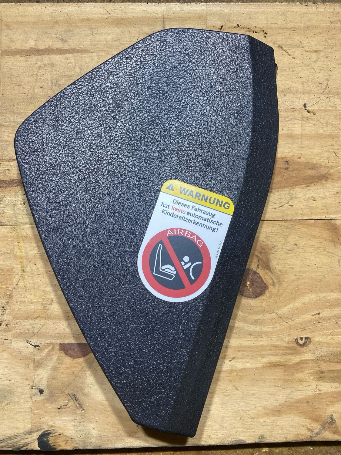 Cache de tableau de bord côté droit W211–(2116800478)N’23