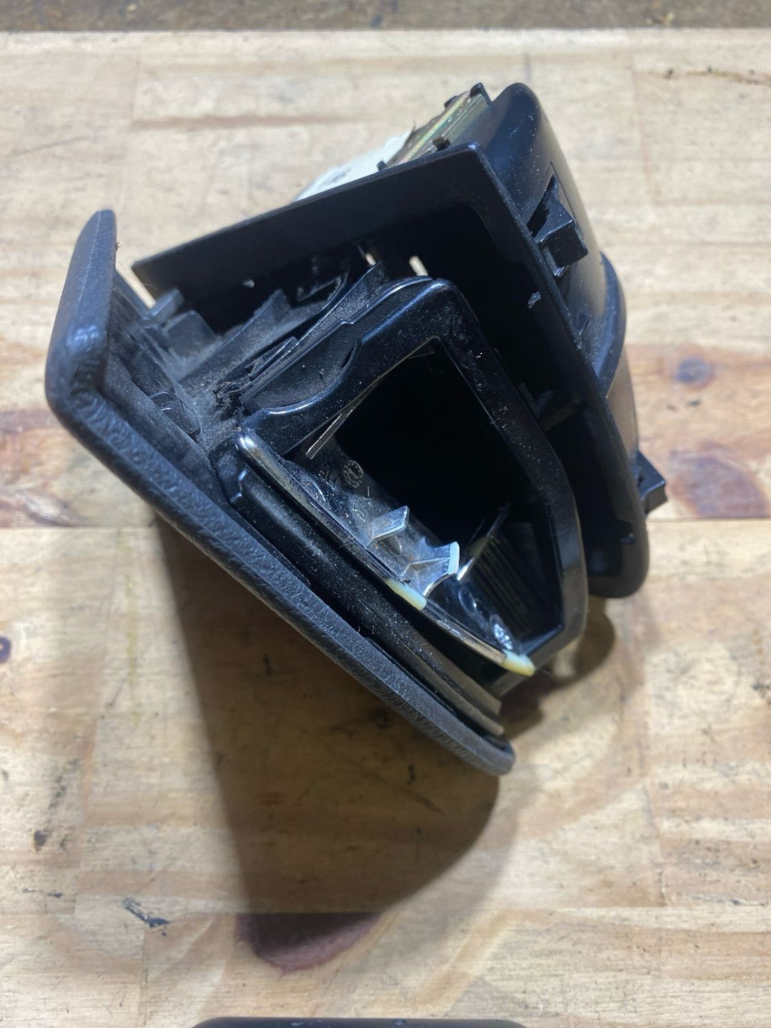 Cendrier de porte arrière droit W211–(A2118100830)N’23