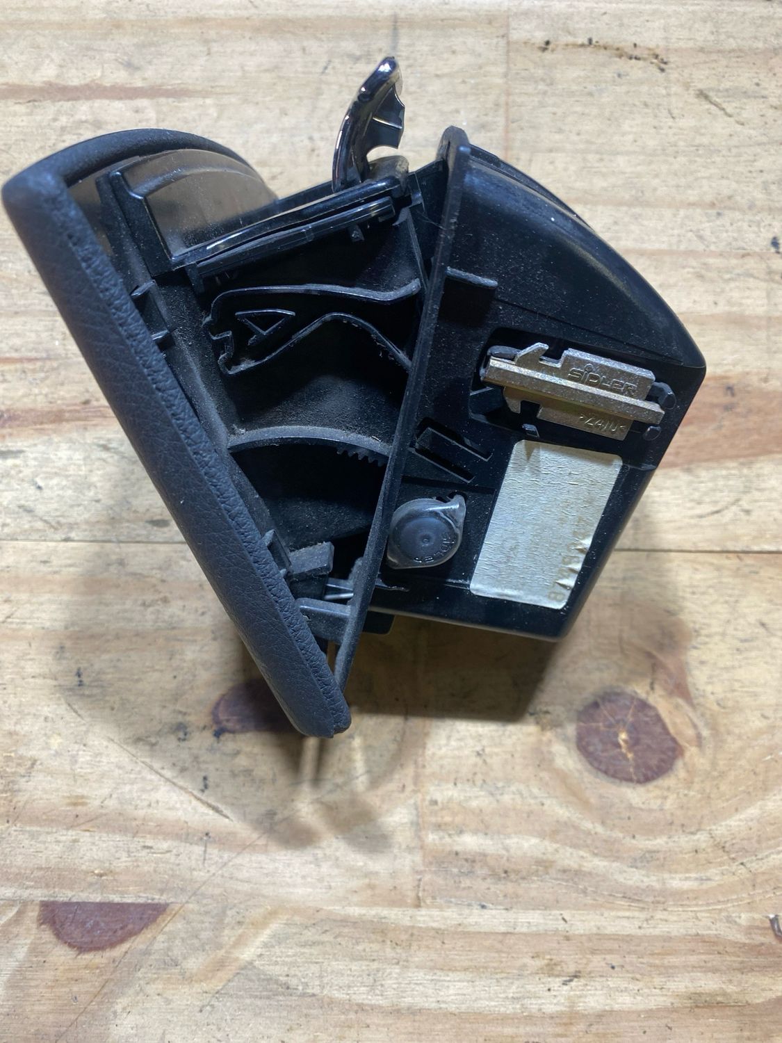 Cendrier de porte arrière gauche W211–(A2118100730)N’23