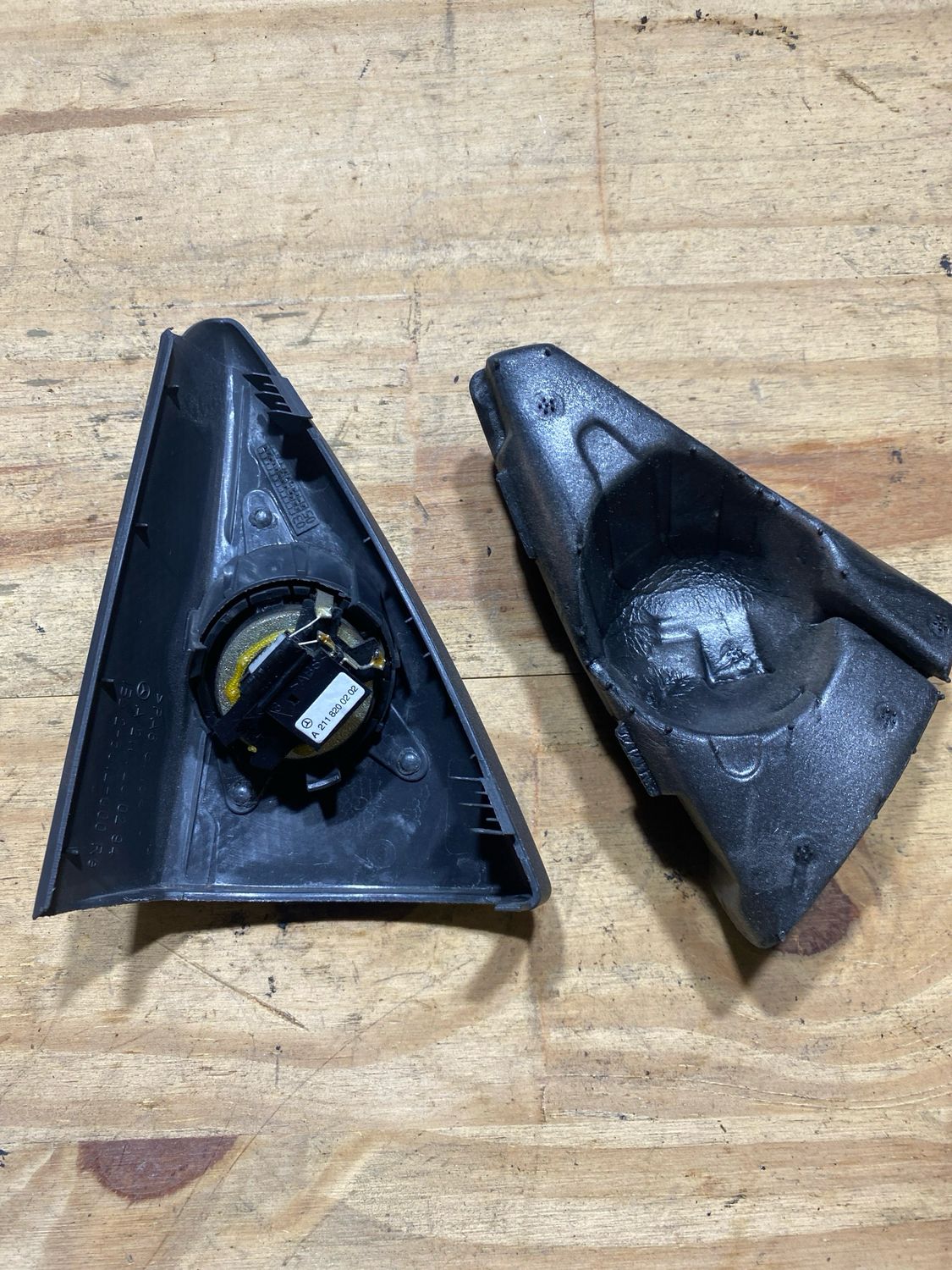 Grille de haute parleur avant droite w211–(A2117250294)N’23