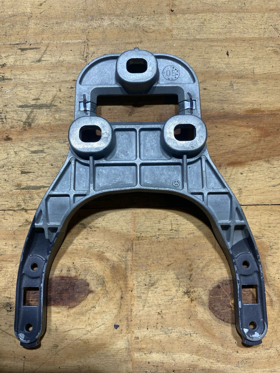 Support de rétroviseur central w211–(A2118100411)N’23