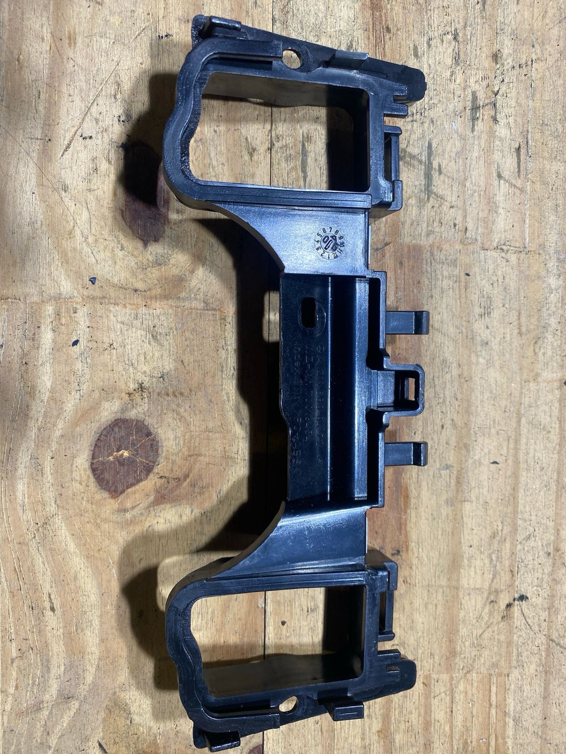 Support de fixation du tableau bord w211–(A2116800472)N’23