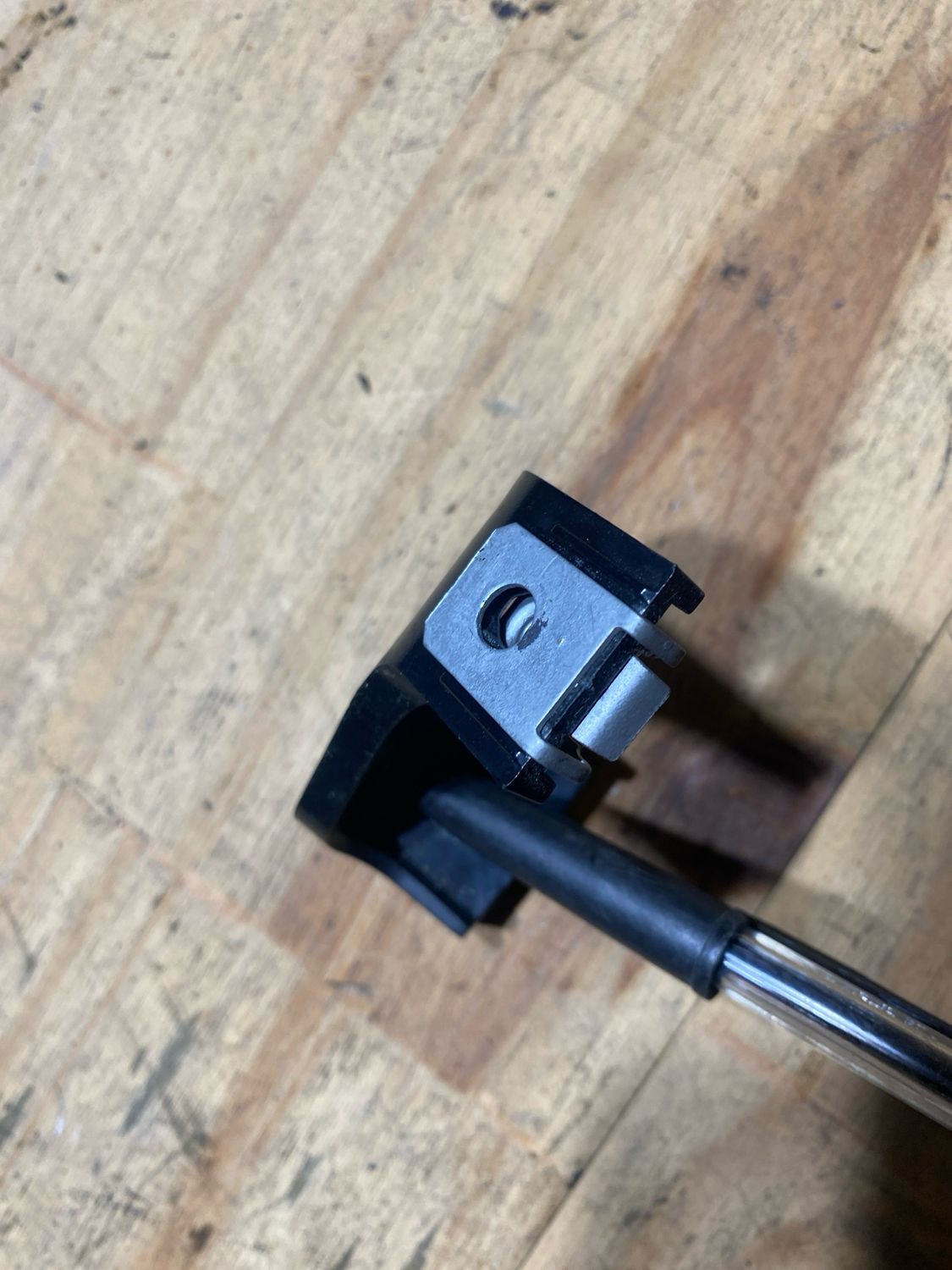 Support de tableau de bord centrale (A2116800414)N’23