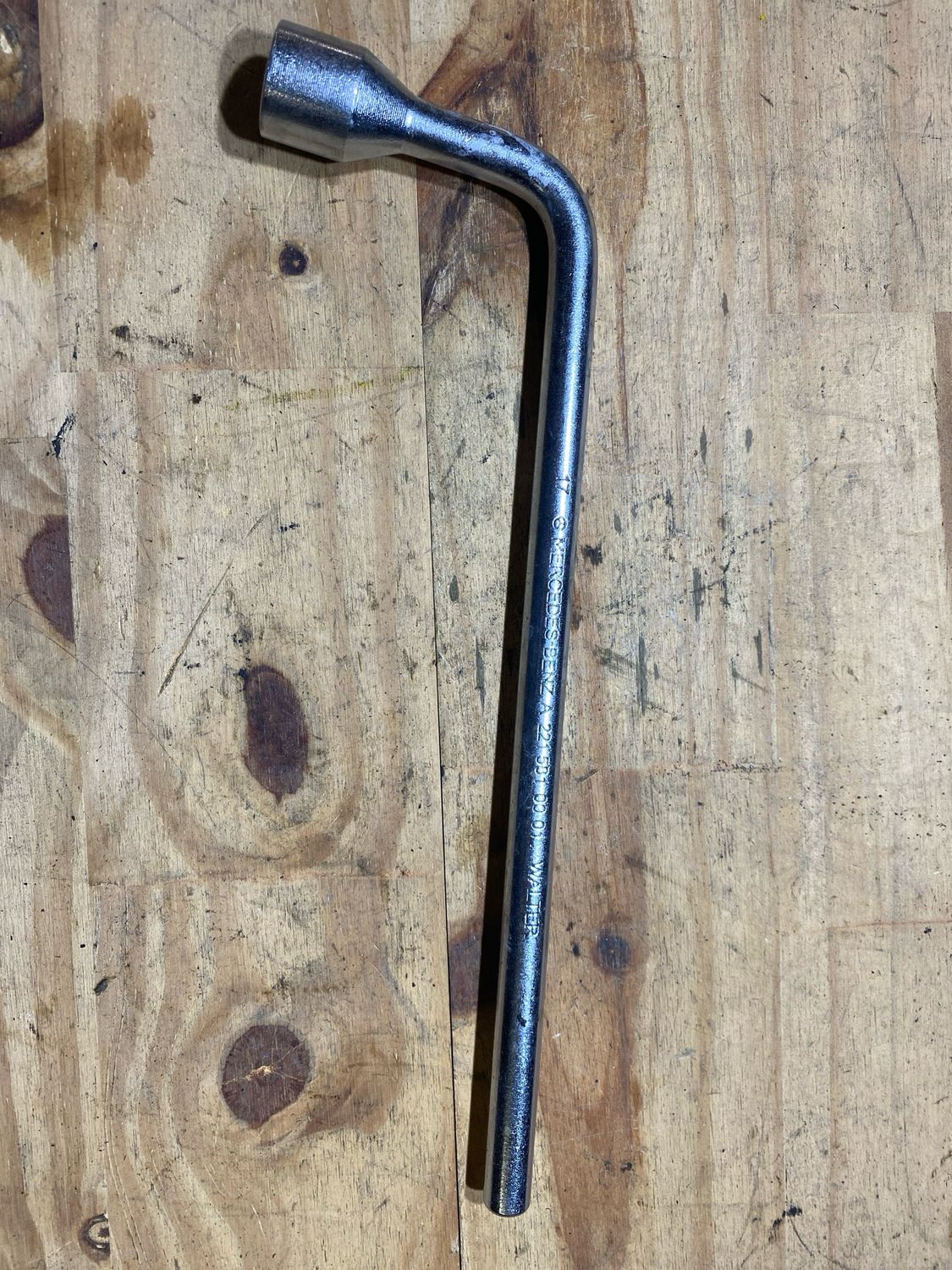 Clé démonte roue 17  —N’31