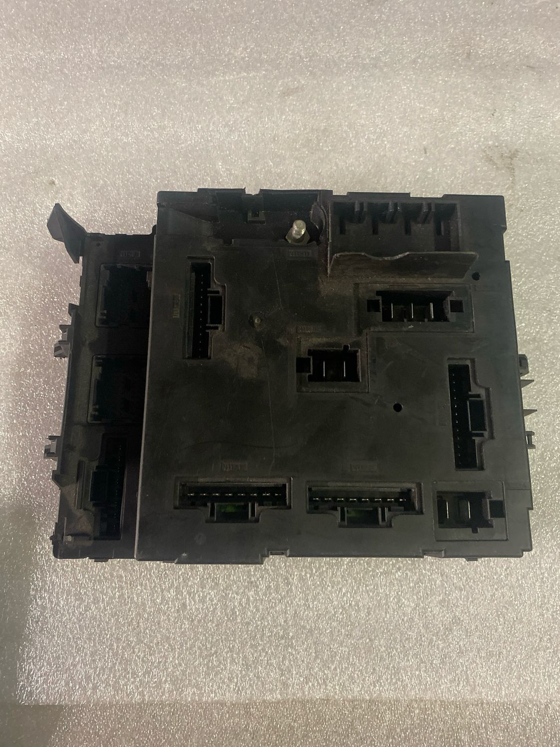 boite à fusibles 0011868V006 w450 18