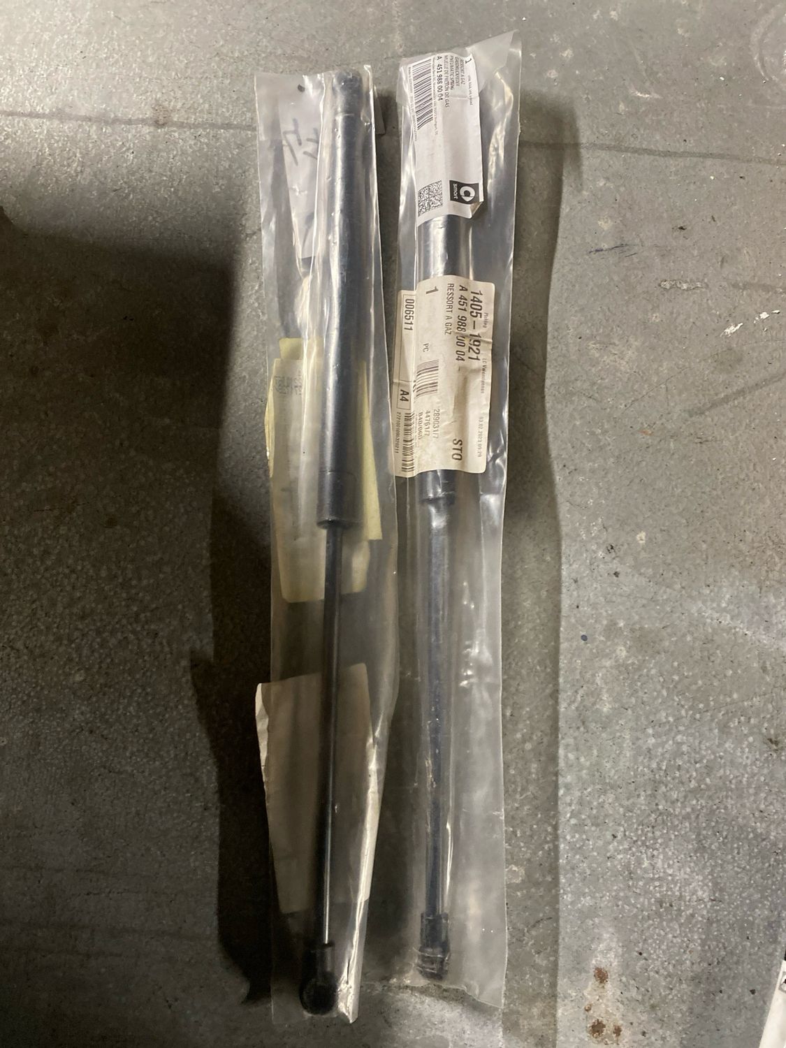 Vérin de coffre arrière A4519880004 n4