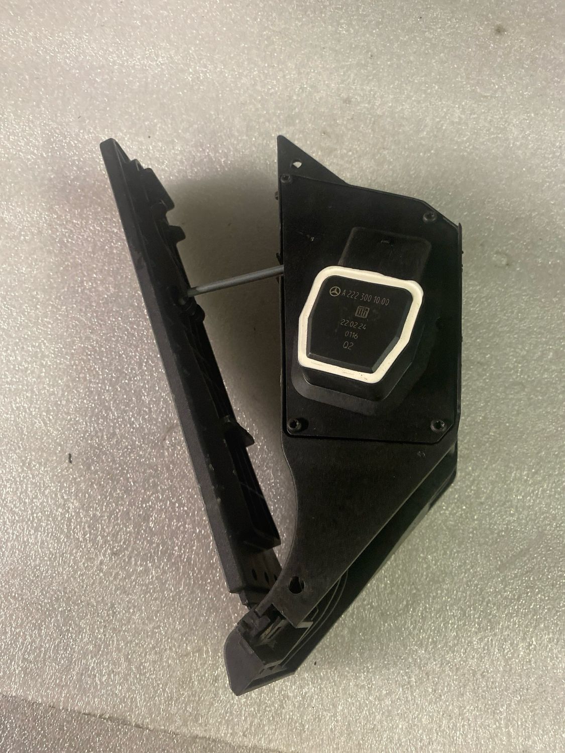 Pédales d accélérateur pour E 212 A2223001000