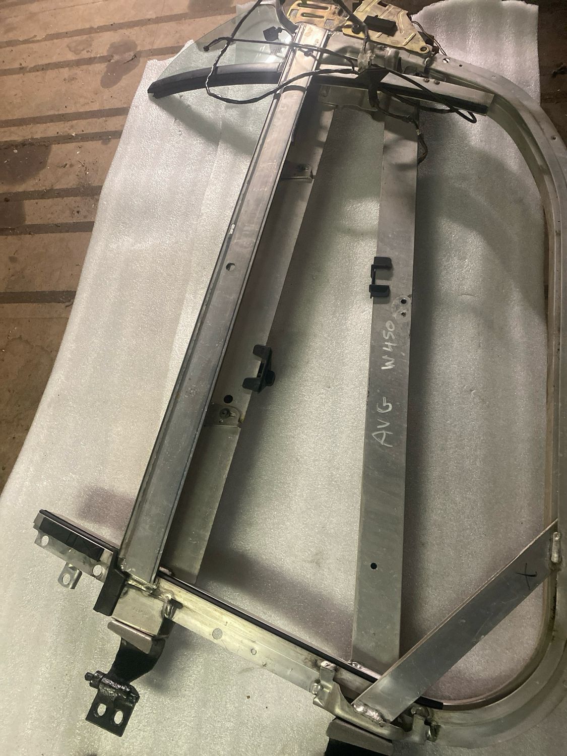 Armature de porte gauche avec custode w450