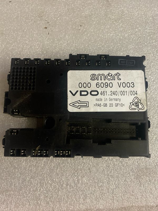 Calculateur module écu w450 0006090V003