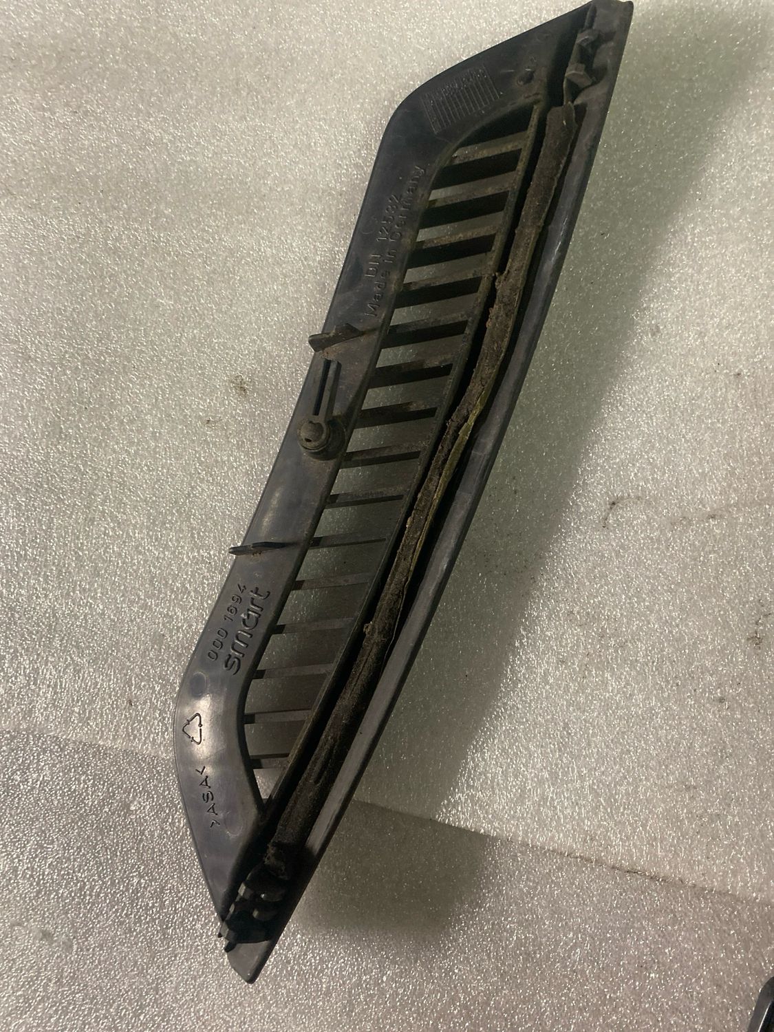 Grille baie de pare brise gauche w450 0001694 noir