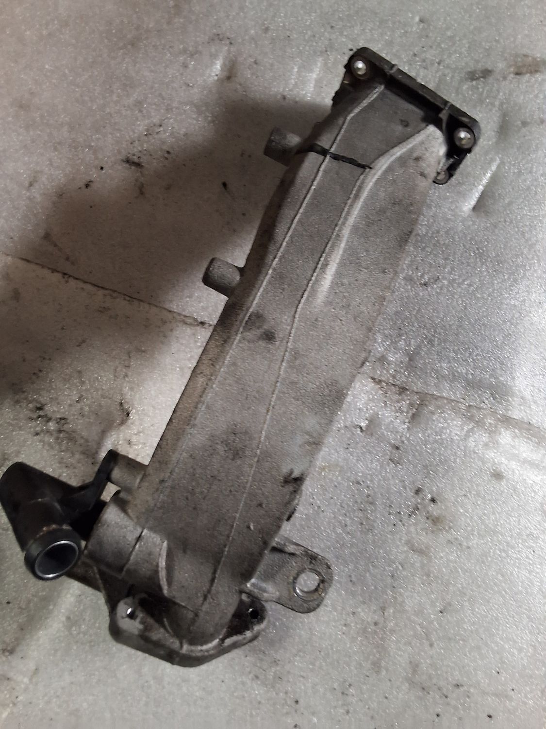 Raccord de vanne EGR A6121410104 n7