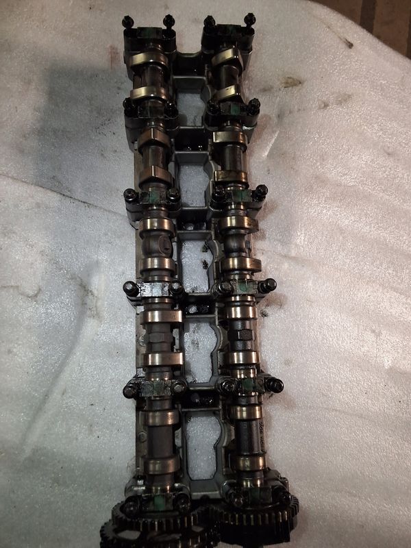 Culasse avec arbre à cames complet ML w163 cdi 270 n3