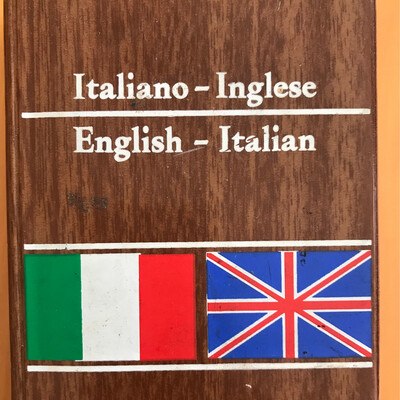 Italiano - Inglese, Dictionary Holls Capitol