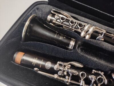 Clarinete Sib Buffet Crampon RC de 17 chaves - Usado