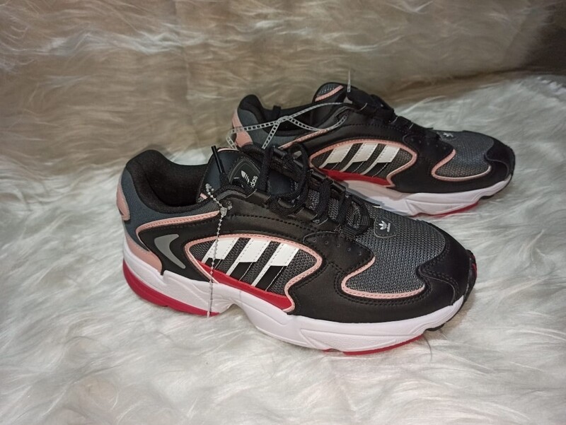 Tenis Adidas