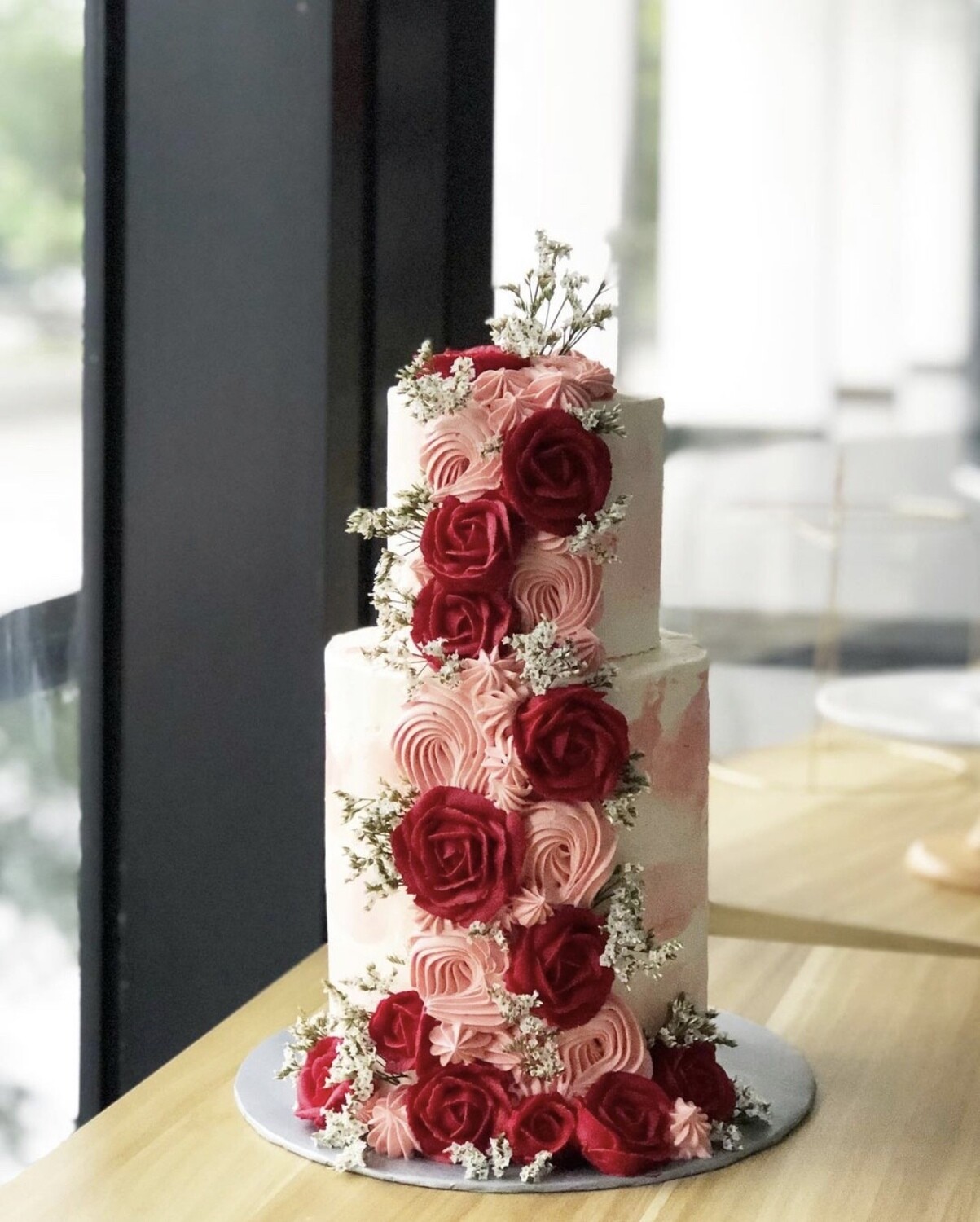 Buttercream Rose Flow in 2 Or 3 Tiers Cake