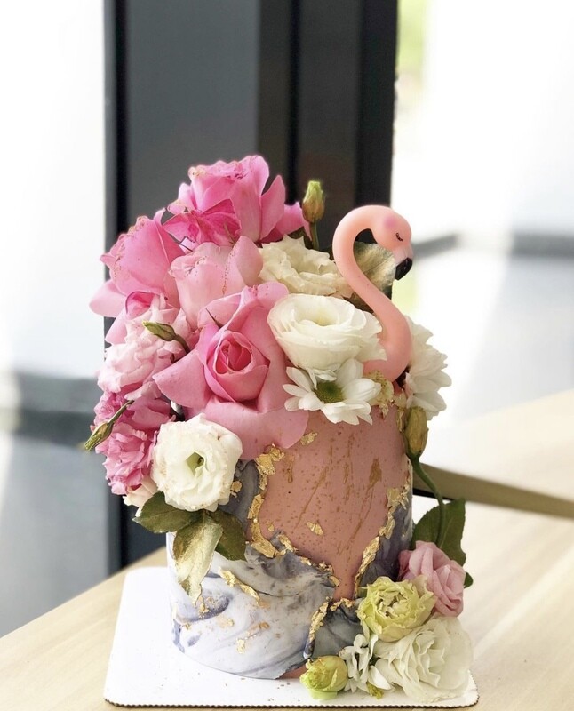Flamingo / Swan Florishing Pink Cake Flamingo / Swan Florishing Pink Cake